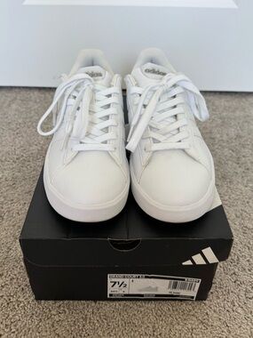 ADIDAS White Grand Court 3.0 Sneaker